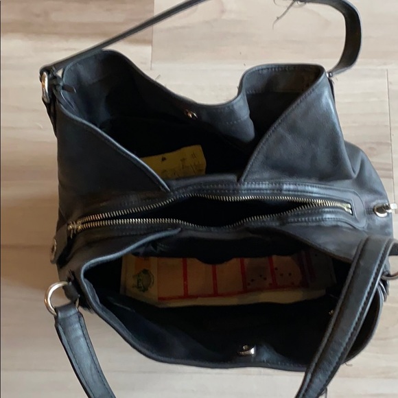 Used Coach purse - Picture 3 of 3